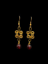 Load image into Gallery viewer, New! Tania Snihur gold sculptural wire earrings