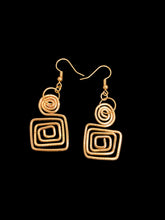 Load image into Gallery viewer, New! Tania Snihur gold sculptural wire earrings
