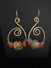 Load image into Gallery viewer, New! Tania Snihur gold sculptural wire earrings