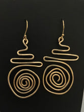 Load image into Gallery viewer, New! Tania Snihur gold sculptural wire earrings