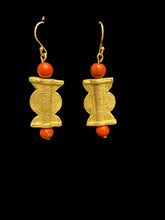 Load image into Gallery viewer, New! Tania Snihur gold sculptural wire earrings