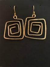 Load image into Gallery viewer, New! Tania Snihur gold sculptural wire earrings
