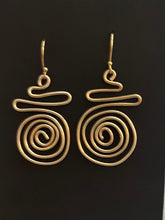 Load image into Gallery viewer, New! Tania Snihur gold sculptural wire earrings
