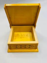 Load image into Gallery viewer, Wooden carved square Cassetka  style#20
