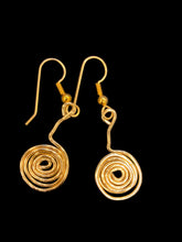 Load image into Gallery viewer, New! Tania Snihur gold sculptural wire earrings
