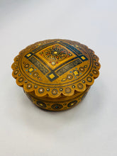 Load image into Gallery viewer, Cassetka medium round #15
