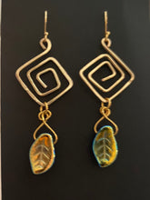 Load image into Gallery viewer, New! Tania Snihur gold sculptural wire earrings
