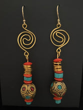 Load image into Gallery viewer, New! Tania Snihur gold sculptural wire earrings
