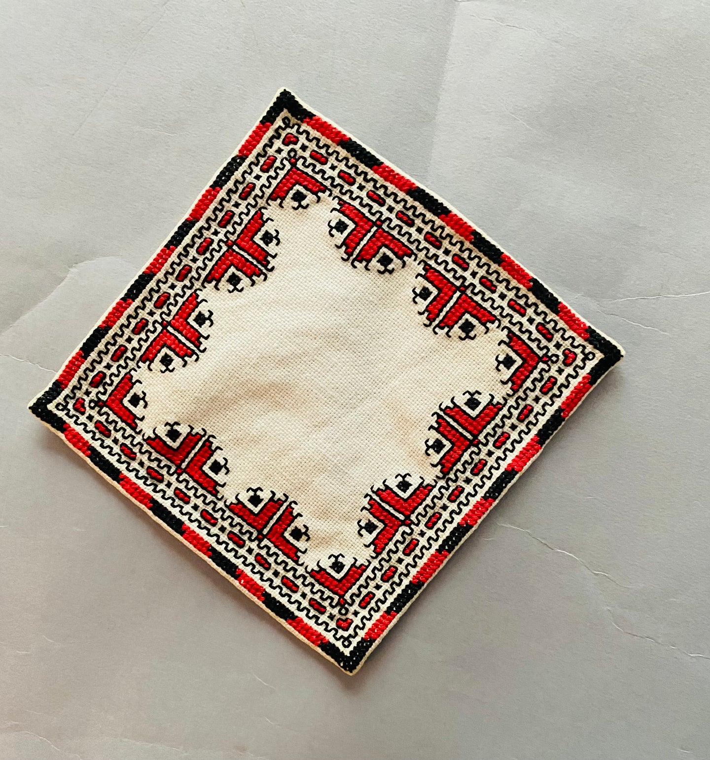 Embroidered  Vintage Servetka    5 1/2