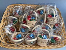 Load image into Gallery viewer, Mini basket with 3 pysanky
